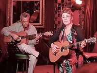 Trish Hayward and Jack Ada à Lazybones, Sydney en Nov 25