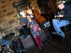 Esquisse pour l'album Broken Suitcases